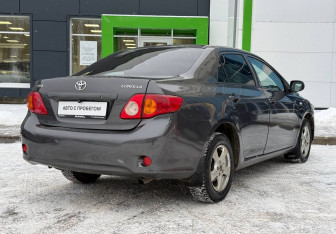 Подержанный автомобиль Toyota Corolla Sedan 2007 года (5 фото)