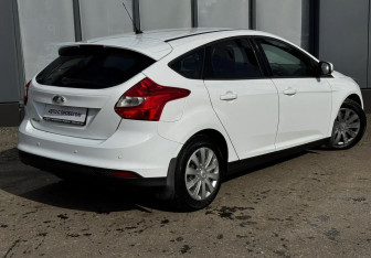Подержанный автомобиль Ford Focus Hatchback 2014 года (6 фото)
