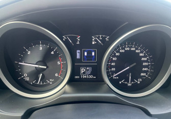 Подержанный автомобиль Toyota Land Cruiser Suv 2012 года (13 фото)