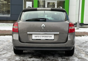 Подержанный автомобиль Renault Laguna Wagon 2008 года (6 фото)