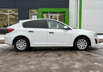 Подержанный автомобиль Chevrolet Cruze Hatchback 2013 года (4 фото)