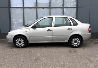 Подержанный автомобиль LADA (ВАЗ) Kalina Sedan 2010 года (5 фото)