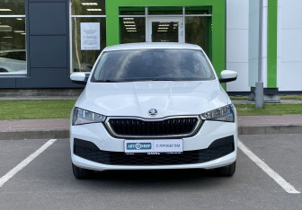 Подержанный автомобиль Skoda Rapid Liftback 2021 года (2 фото)