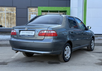 Подержанный автомобиль Fiat Albea 2010 года (5 фото)