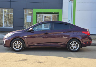 Подержанный автомобиль Hyundai Solaris Sedan 2011 года (8 фото)