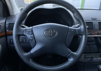 Подержанный автомобиль Toyota Avensis Sedan 2007 года (12 фото)