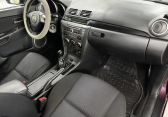 Подержанный автомобиль Mazda 3 Sedan 2007 года (10 фото)