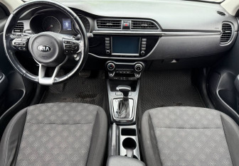 Подержанный автомобиль Kia Rio Hatchback 2018 года (9 фото)