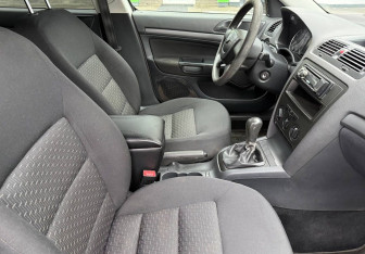 Подержанный автомобиль Skoda Octavia Liftback 2012 года (10 фото)