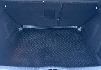 Подержанный автомобиль Peugeot 308 Hatchback 2012 года (15 фото)