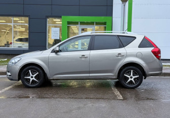 Подержанный автомобиль Kia Ceed Wagon 2010 года (8 фото)