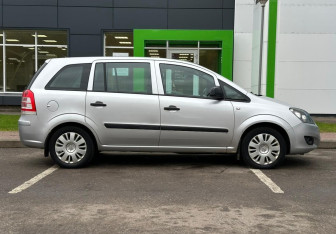 Подержанный автомобиль Opel Zafira Compactvan 2010 года (4 фото)