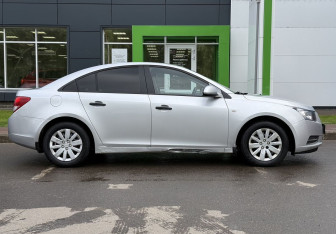 Подержанный автомобиль Chevrolet Cruze Sedan 2012 года (5 фото)