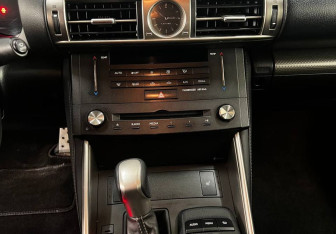 Подержанный автомобиль Lexus IS Sedan 2014 года (13 фото)