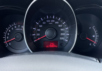 Подержанный автомобиль Kia Rio Sedan 2013 года (12 фото)