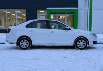 Подержанный автомобиль Skoda Rapid Liftback 2018 года (4 фото)