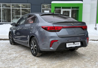Подержанный автомобиль Kia Rio Sedan 2017 года (7 фото)