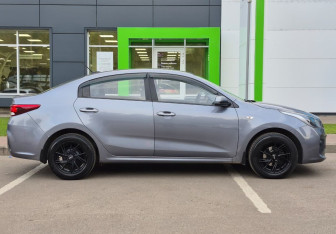 Подержанный автомобиль Kia Rio Sedan 2017 года (8 фото)