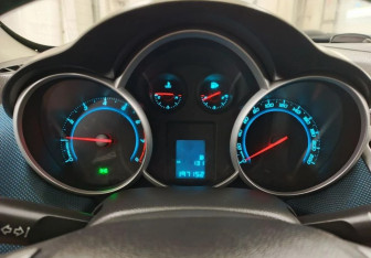 Подержанный автомобиль Chevrolet Cruze Hatchback 2012 года (13 фото)