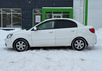 Подержанный автомобиль Kia Rio Sedan 2009 года (8 фото)