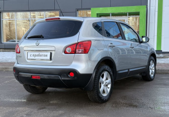 Подержанный автомобиль Nissan Qashqai 2007 года (5 фото)