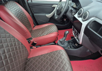 Подержанный автомобиль Renault Logan Sedan 2011 года (9 фото)