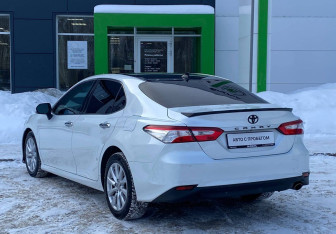 Подержанный автомобиль Toyota Camry Sedan 2018 года (7 фото)