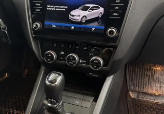 Подержанный автомобиль Skoda Octavia Liftback 2018 года (13 фото)