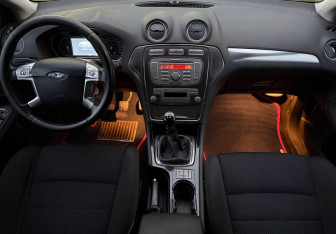 Подержанный автомобиль Ford Mondeo Liftback 2007 года (9 фото)