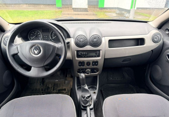 Подержанный автомобиль Renault Logan Sedan 2011 года (12 фото)