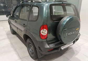 Подержанный автомобиль Chevrolet Niva 2012 года (10 фото)