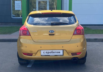 Подержанный автомобиль Kia Ceed Hatchback 2009 года (6 фото)