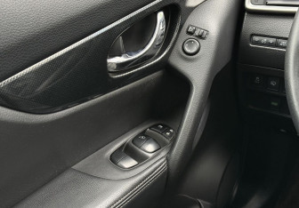 Подержанный автомобиль Nissan X-Trail 2015 года (17 фото)