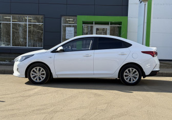 Подержанный автомобиль Hyundai Solaris Sedan 2021 года (8 фото)