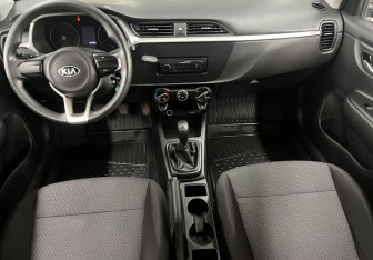 Подержанный автомобиль Kia Rio Sedan 2021 года (11 фото)