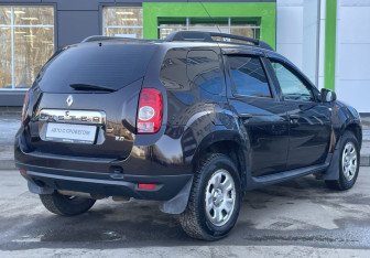 Подержанный автомобиль Renault Duster 2014 года (5 фото)