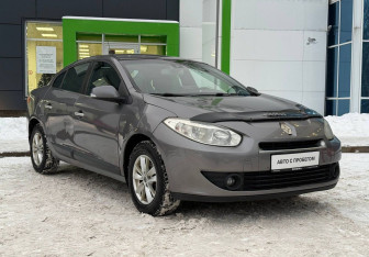 Подержанный автомобиль Renault Fluence 2011 года (3 фото)