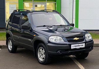 Подержанный автомобиль Chevrolet Niva 2010 года (3 фото)