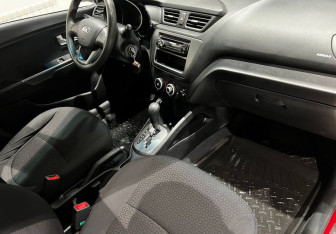 Подержанный автомобиль Kia Rio Sedan 2013 года (10 фото)