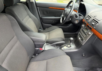 Подержанный автомобиль Toyota Avensis Sedan 2007 года (10 фото)