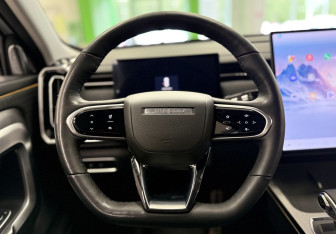 Подержанный автомобиль Jaecoo J7 2023 года (15 фото)