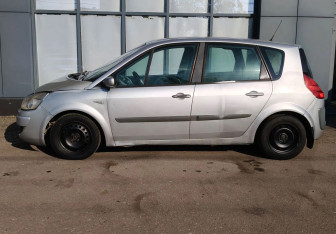 Подержанный автомобиль Renault Scenic 2006 года (6 фото)