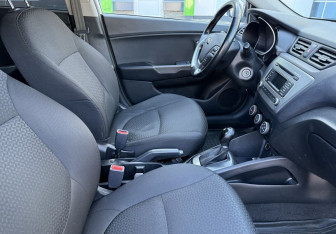 Подержанный автомобиль Kia Rio Sedan 2016 года (10 фото)