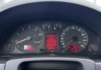 Подержанный автомобиль Audi A6 Sedan 2001 года (10 фото)