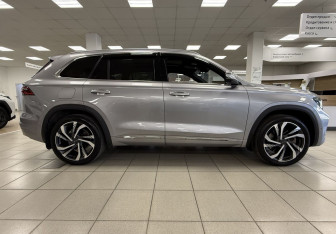 Подержанный автомобиль Geely Monjaro 2023 года (4 фото)