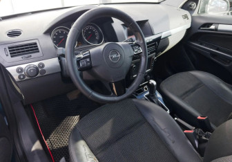 Подержанный автомобиль Opel Astra Hatchback 2007 года (11 фото)