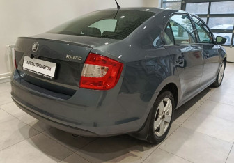 Подержанный автомобиль Skoda Rapid Liftback 2014 года (4 фото)