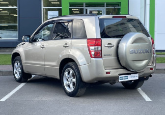 Подержанный автомобиль Suzuki Grand Vitara 2010 года (7 фото)