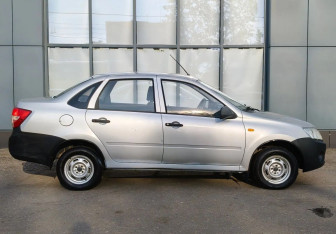 Подержанный автомобиль LADA (ВАЗ) Granta Sedan 2013 года (6 фото)