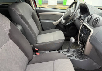 Подержанный автомобиль Renault Duster 2015 года (9 фото)